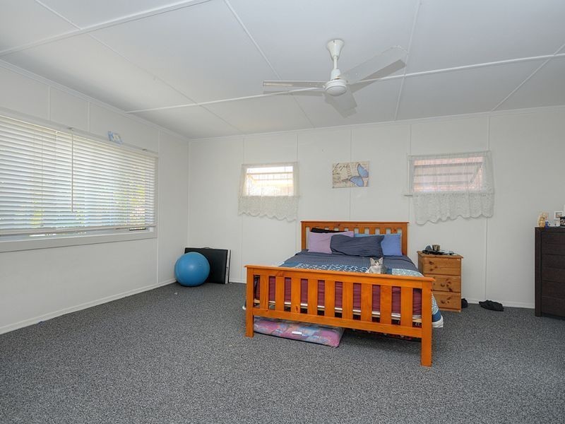 35 Back Street, Biggera Waters QLD 4216