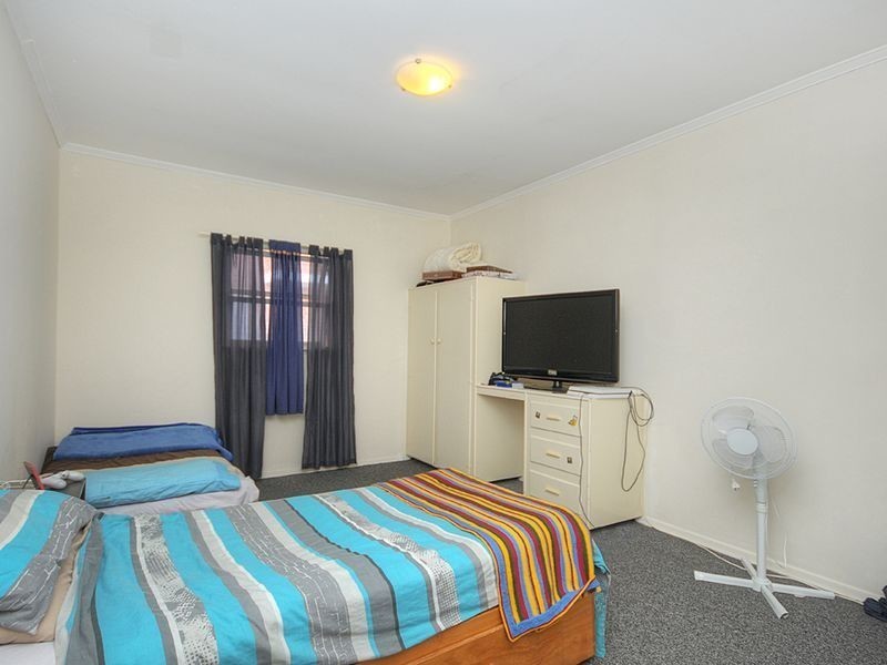 35 Back Street, Biggera Waters QLD 4216