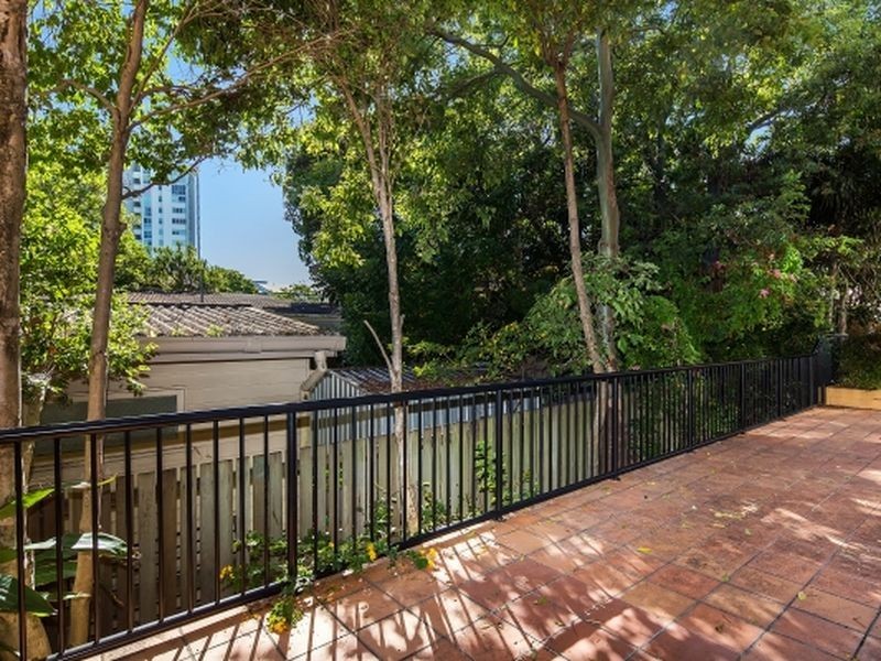 3/143 Frank Street, Labrador QLD 4215