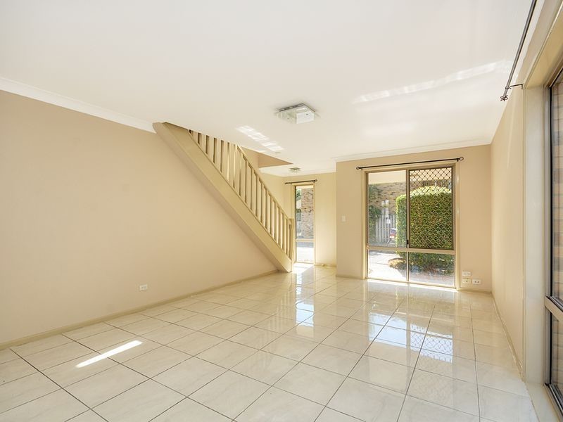 4/12 Gordon Street, Labrador QLD 4215