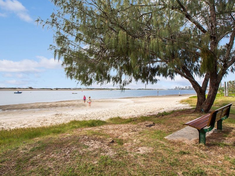 15/143 Frank Street, Labrador QLD 4215