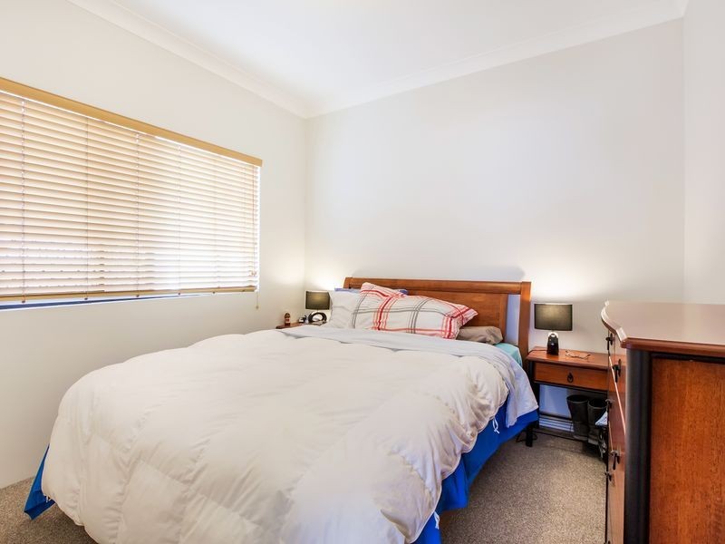 15/143 Frank Street, Labrador QLD 4215