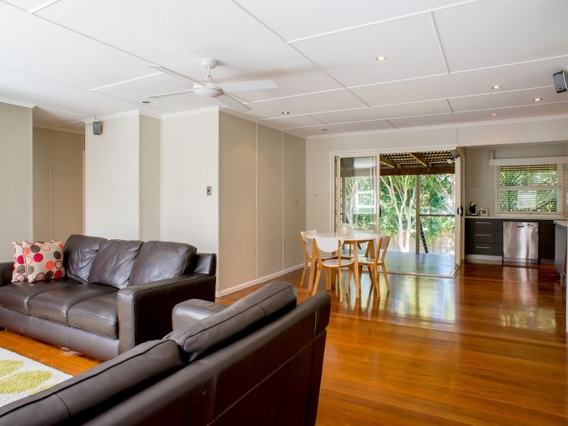 8 Horder Avenue, Labrador QLD 4215