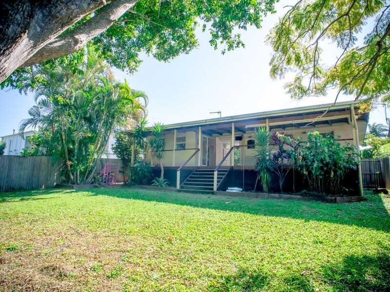 8 Horder Avenue, Labrador QLD 4215