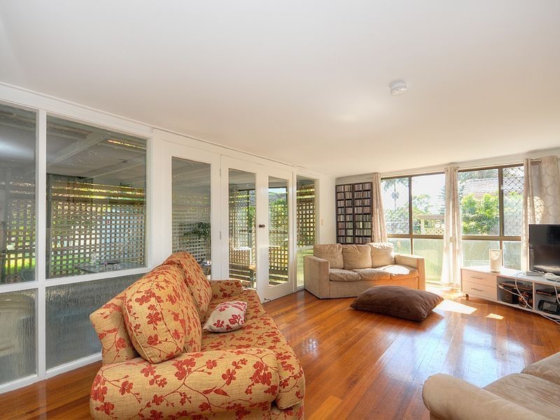 12 Vernon Avenue, Labrador QLD 4215