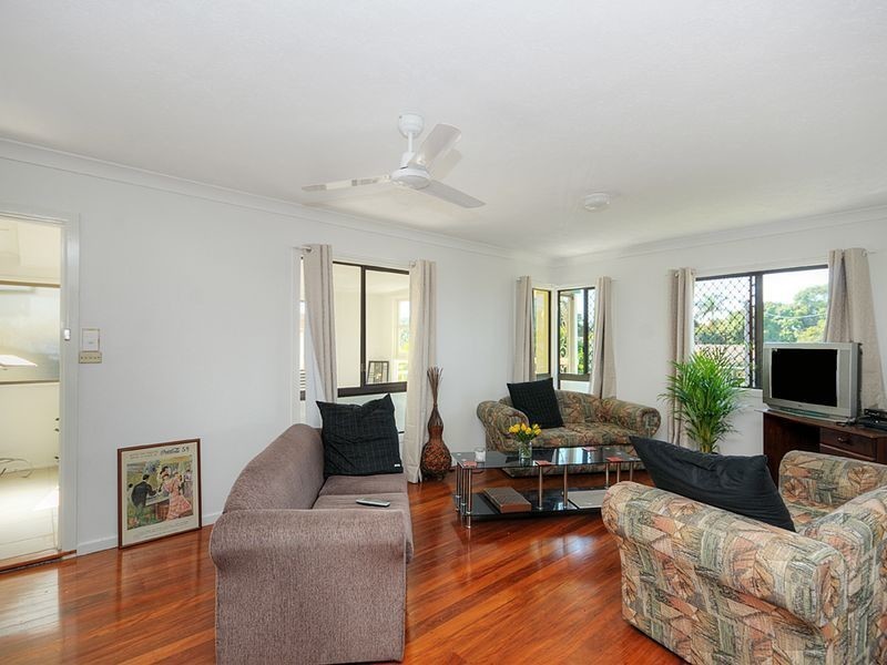 12 Vernon Avenue, Labrador QLD 4215