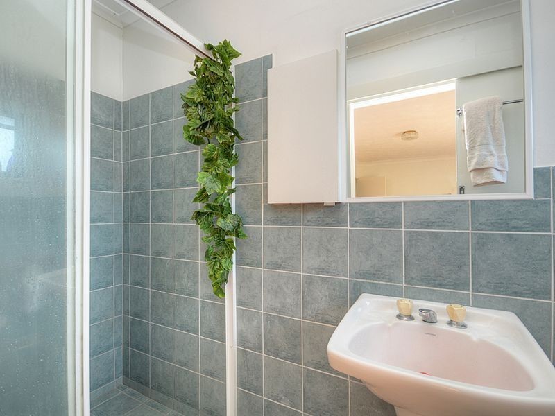 12 Vernon Avenue, Labrador QLD 4215