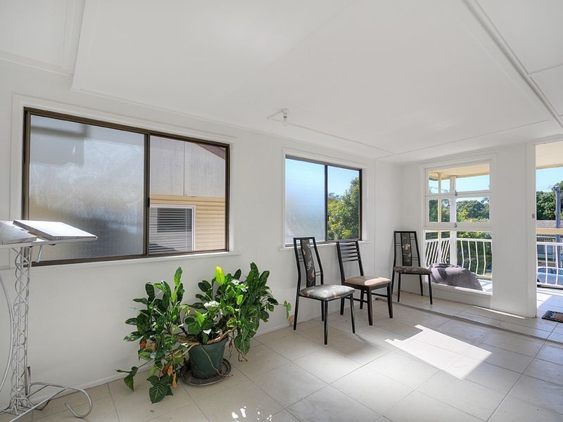 12 Vernon Avenue, Labrador QLD 4215