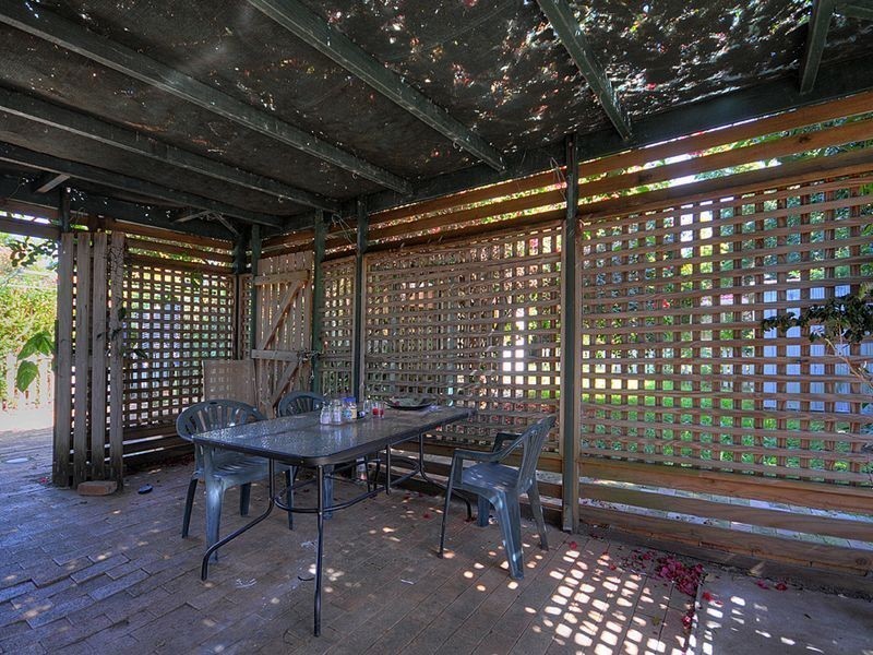 12 Vernon Avenue, Labrador QLD 4215