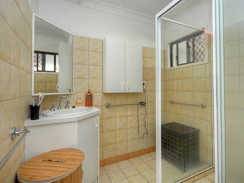 12 Vernon Avenue, Labrador QLD 4215