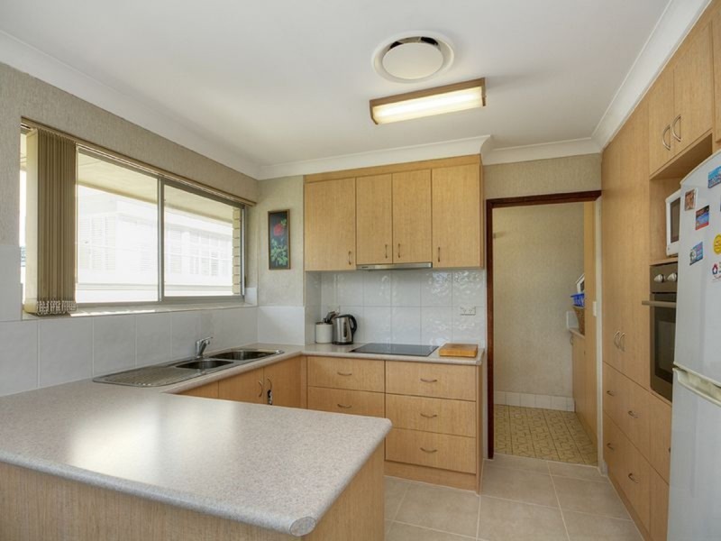 6/216 Marine Parade, Labrador QLD 4215