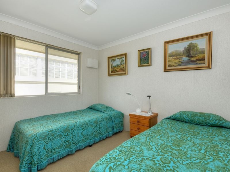 6/216 Marine Parade, Labrador QLD 4215