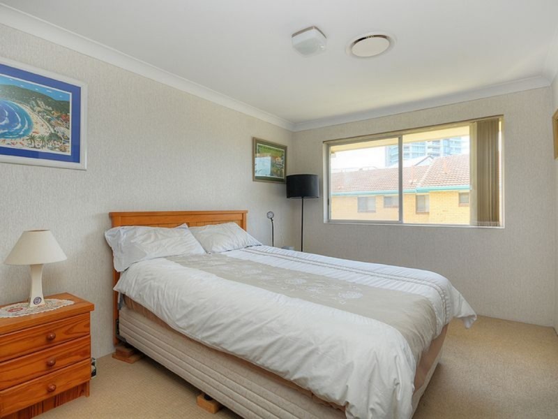 6/216 Marine Parade, Labrador QLD 4215