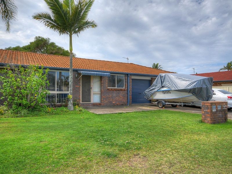 1/4 Avi Court, Labrador QLD 4215