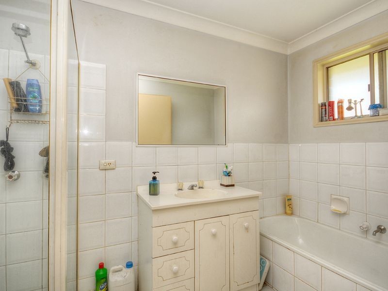 1/4 Avi Court, Labrador QLD 4215