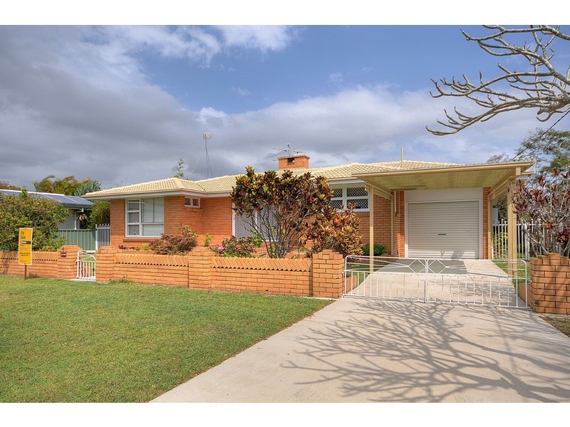 4 Palmer Drive, Labrador QLD 4215