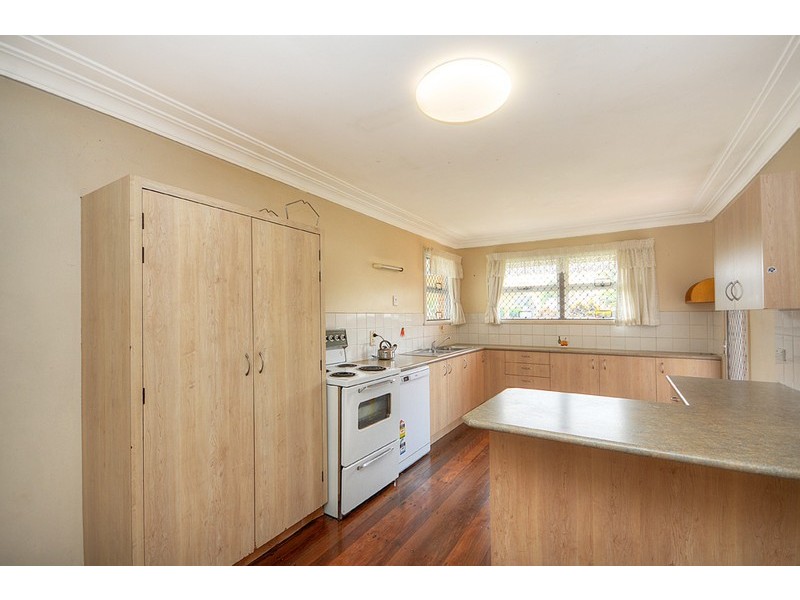 4 Palmer Drive, Labrador QLD 4215