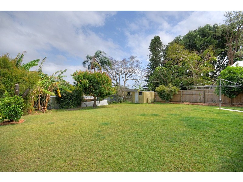 4 Palmer Drive, Labrador QLD 4215