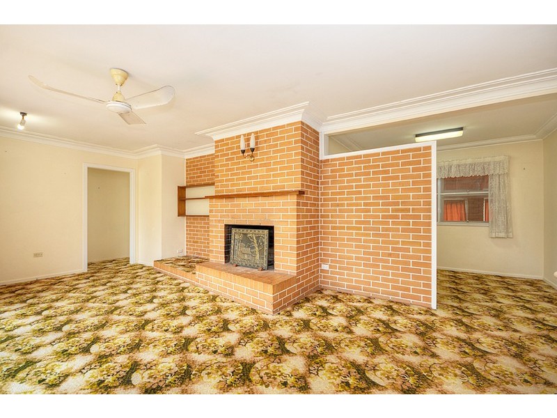 4 Palmer Drive, Labrador QLD 4215