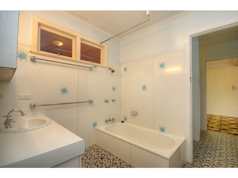 4 Palmer Drive, Labrador QLD 4215