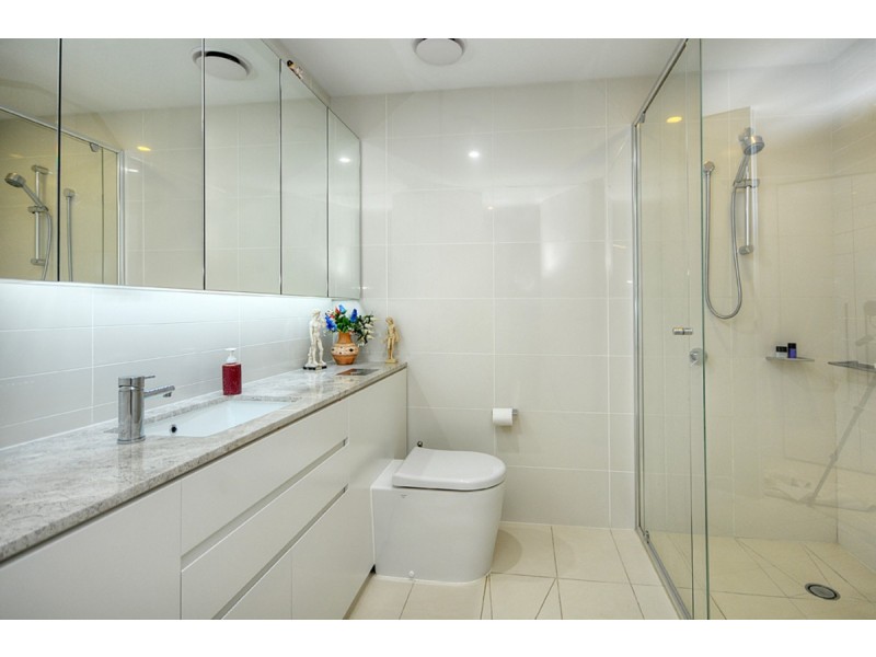 2204/1 Marina Promenade, Paradise Point QLD 4216