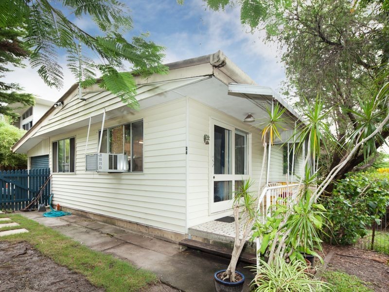 24 Billington Street, Labrador QLD 4215
