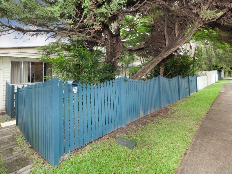 24 Billington Street, Labrador QLD 4215