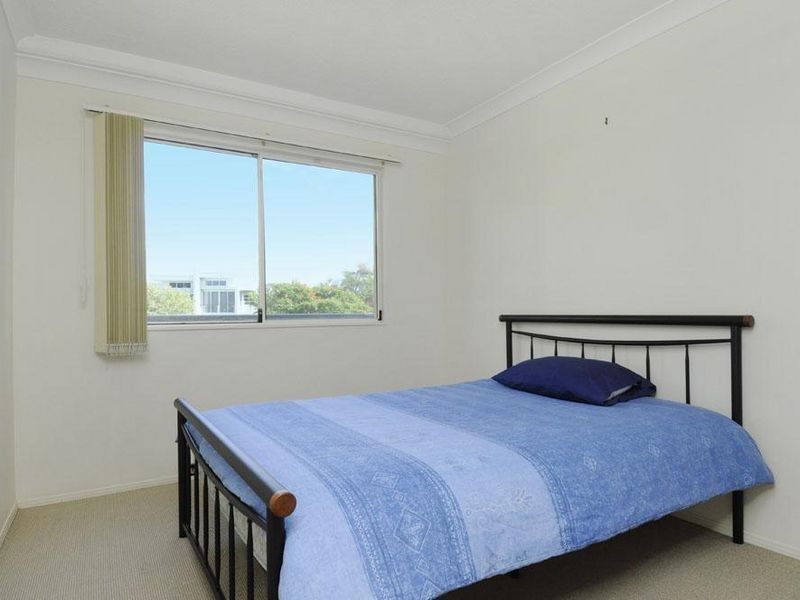 1/12 Oleander Avenue, Biggera Waters QLD 4216