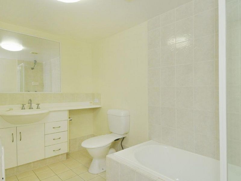 1/12 Oleander Avenue, Biggera Waters QLD 4216