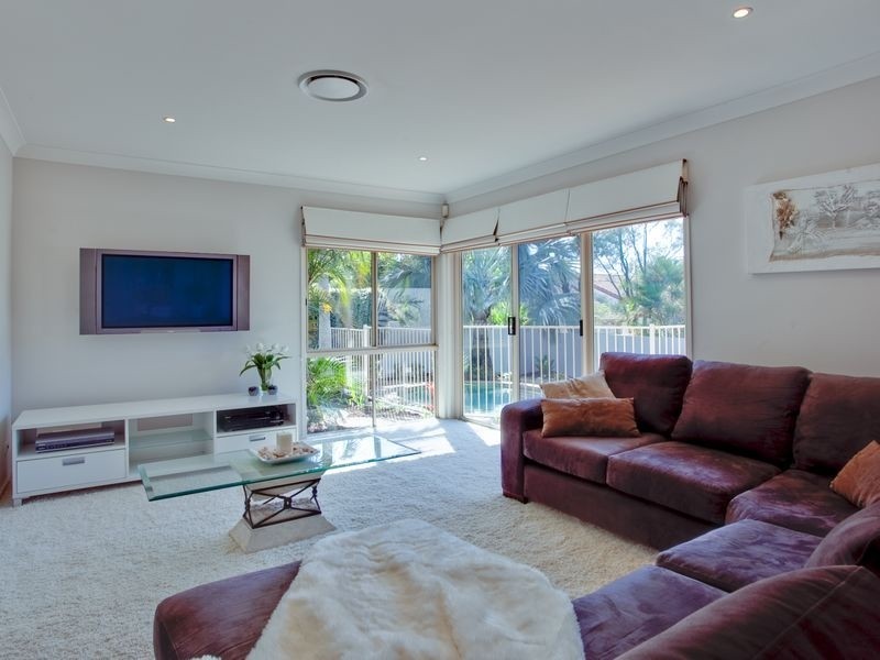 9 Kirdford Court, Arundel QLD 4214