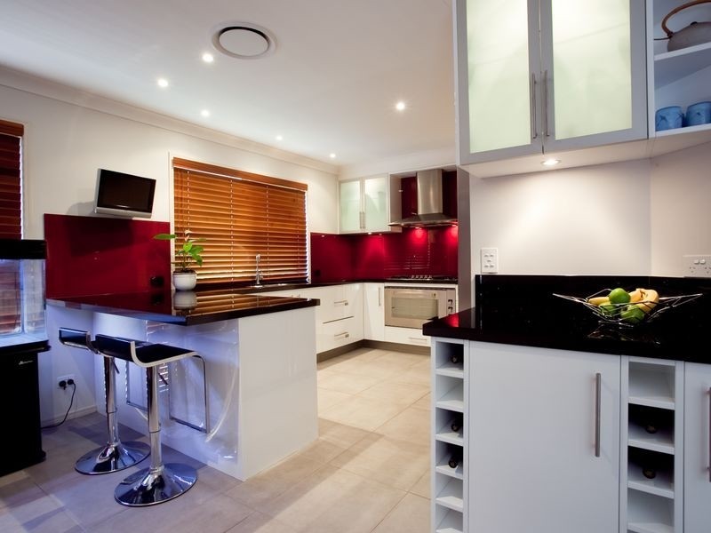 9 Kirdford Court, Arundel QLD 4214