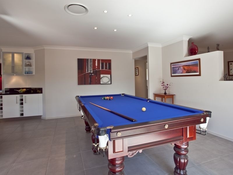 9 Kirdford Court, Arundel QLD 4214