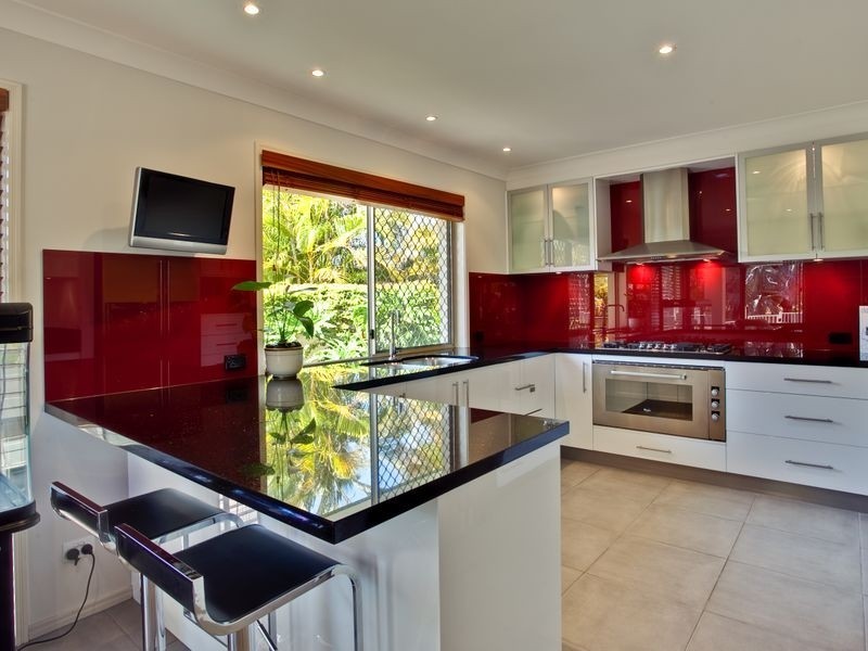 9 Kirdford Court, Arundel QLD 4214