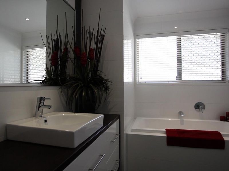 9 Kirdford Court, Arundel QLD 4214