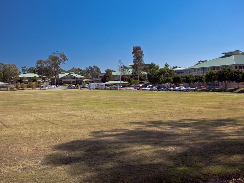 9 Kirdford Court, Arundel QLD 4214