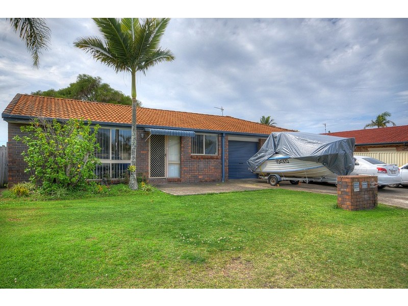 1/4 Avi Court, Labrador QLD 4215