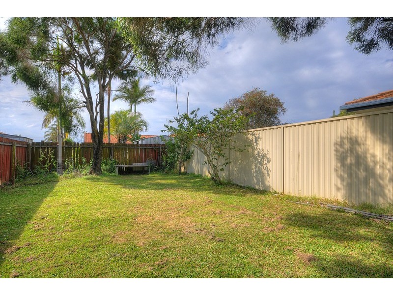 1/4 Avi Court, Labrador QLD 4215