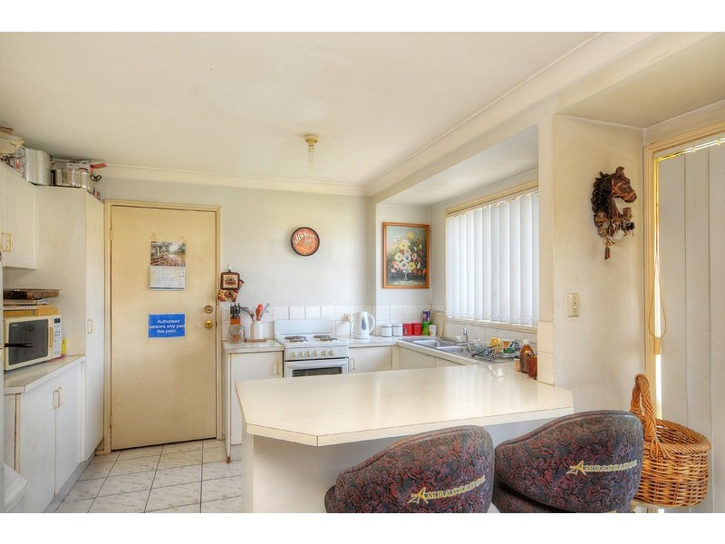 1/4 Avi Court, Labrador QLD 4215