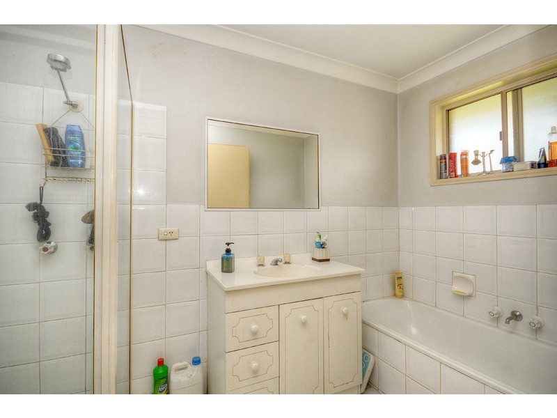 1/4 Avi Court, Labrador QLD 4215