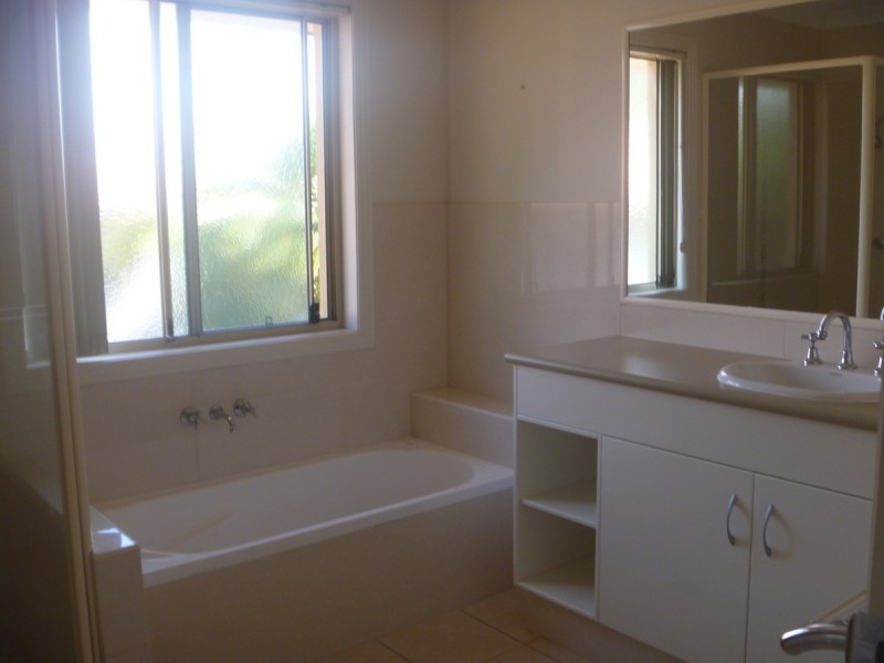 1/27 Harley Street, Labrador QLD 4215