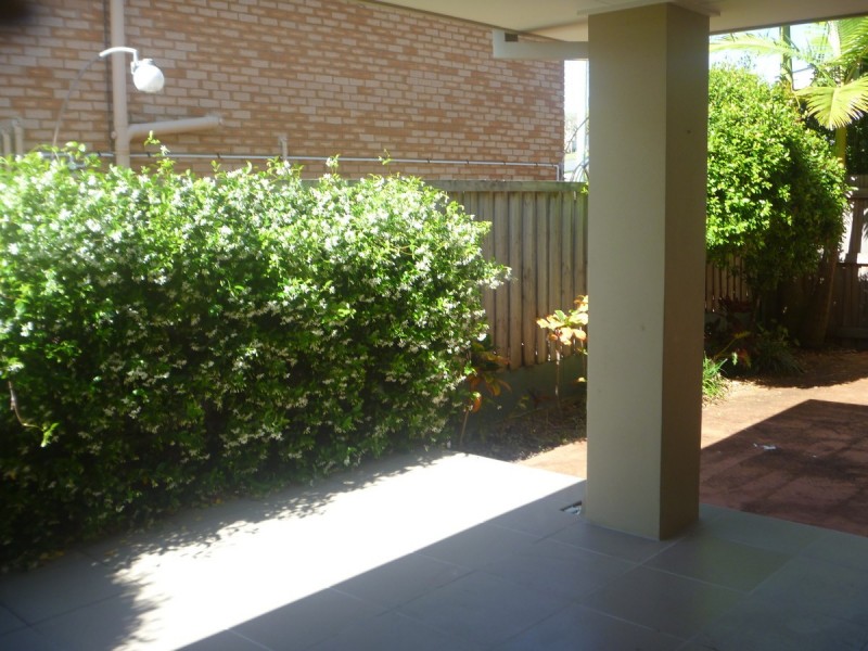 1/27 Harley Street, Labrador QLD 4215