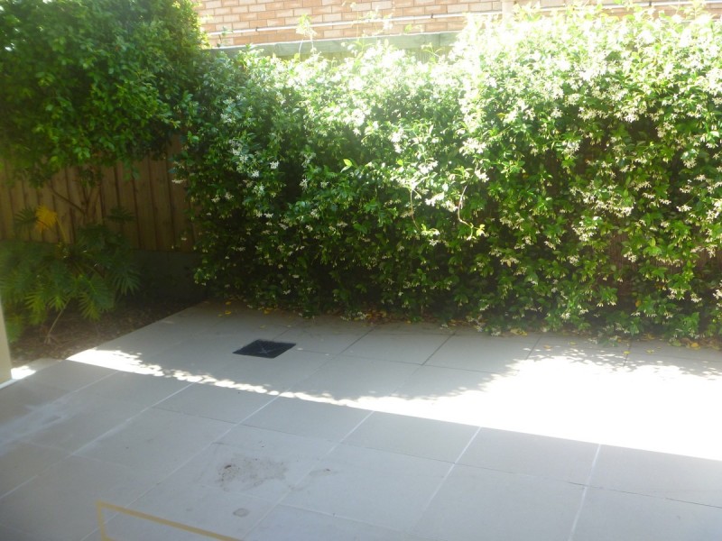 1/27 Harley Street, Labrador QLD 4215