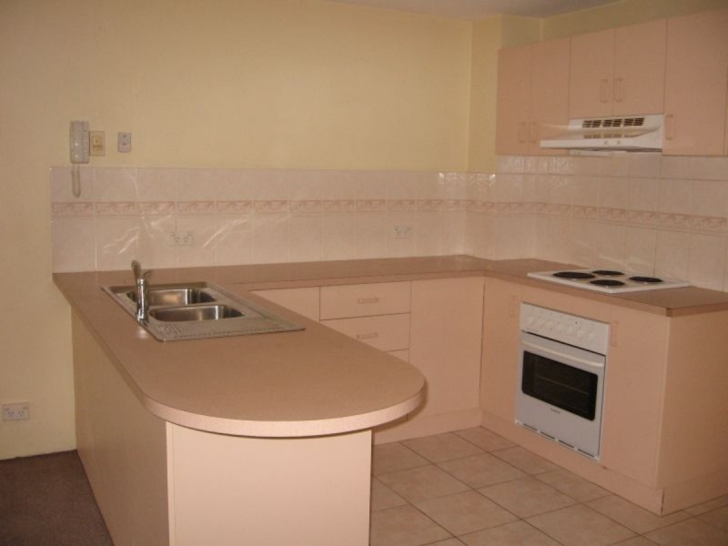 4/143 Frank Street, Labrador QLD 4215