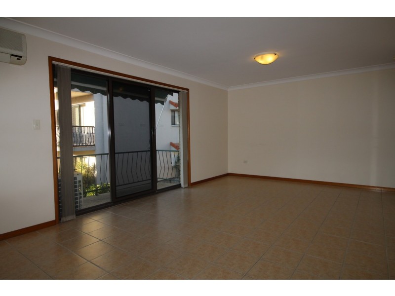 4/168 Frank Street, Labrador QLD 4215