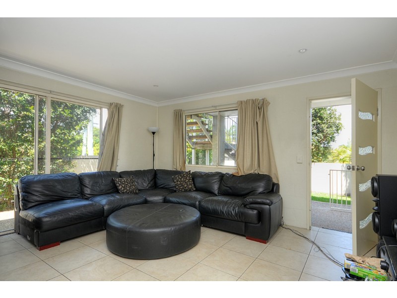 1/30 Harley Street, Labrador QLD 4215