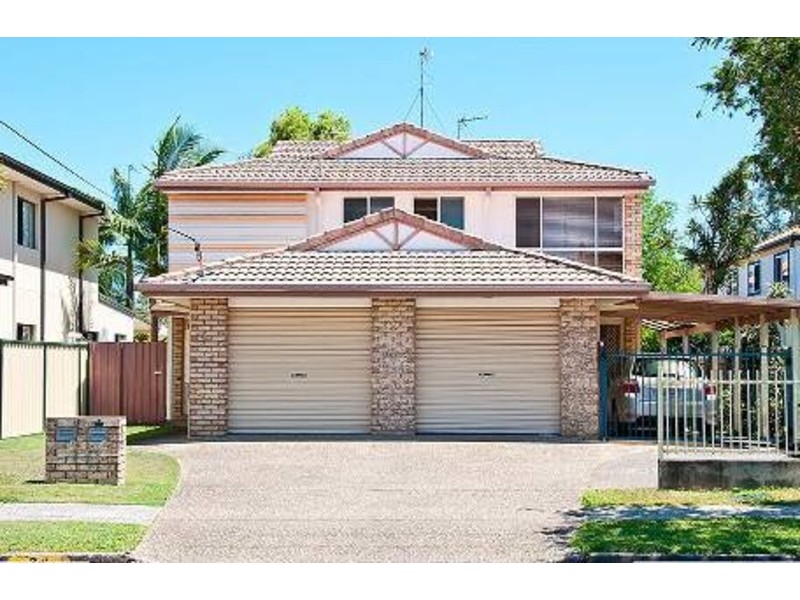 2/36 Robert Street, Labrador QLD 4215