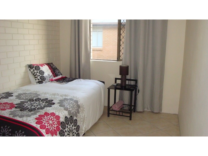 2/18 Sutherland Avenue, Labrador QLD 4215
