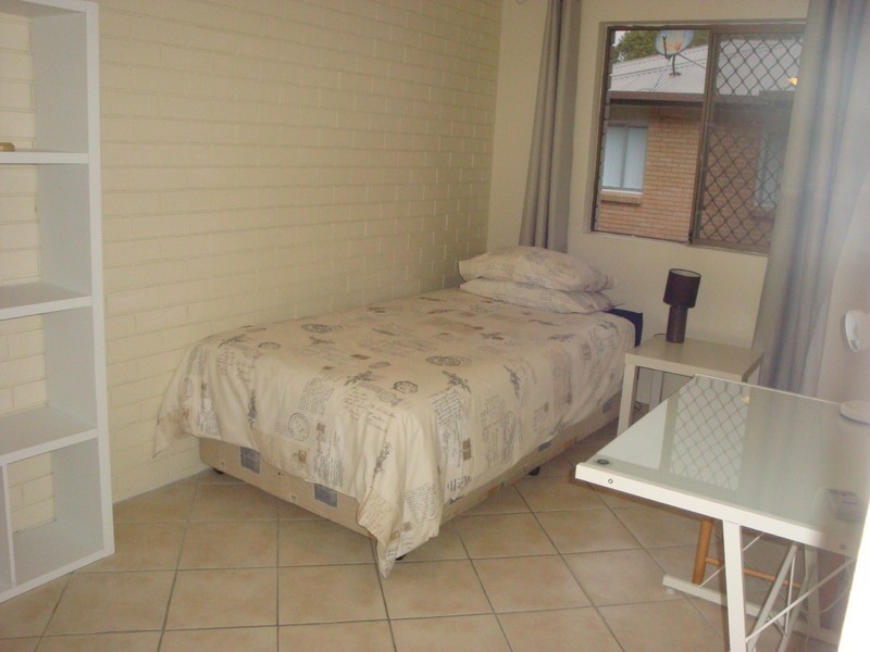 2/18 Sutherland Avenue, Labrador QLD 4215