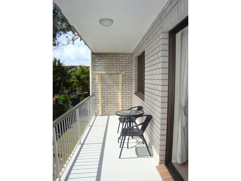 2/18 Sutherland Avenue, Labrador QLD 4215