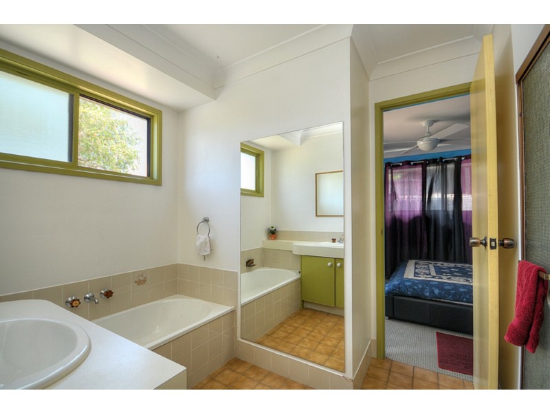 1/215 Government Road, Labrador QLD 4215